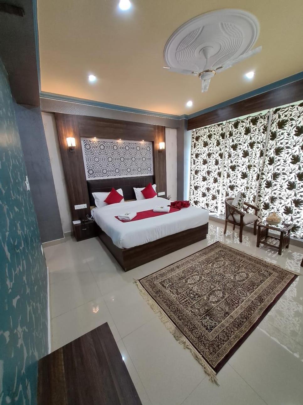 The Jamawar Hotel Srīnagar Szoba fotó